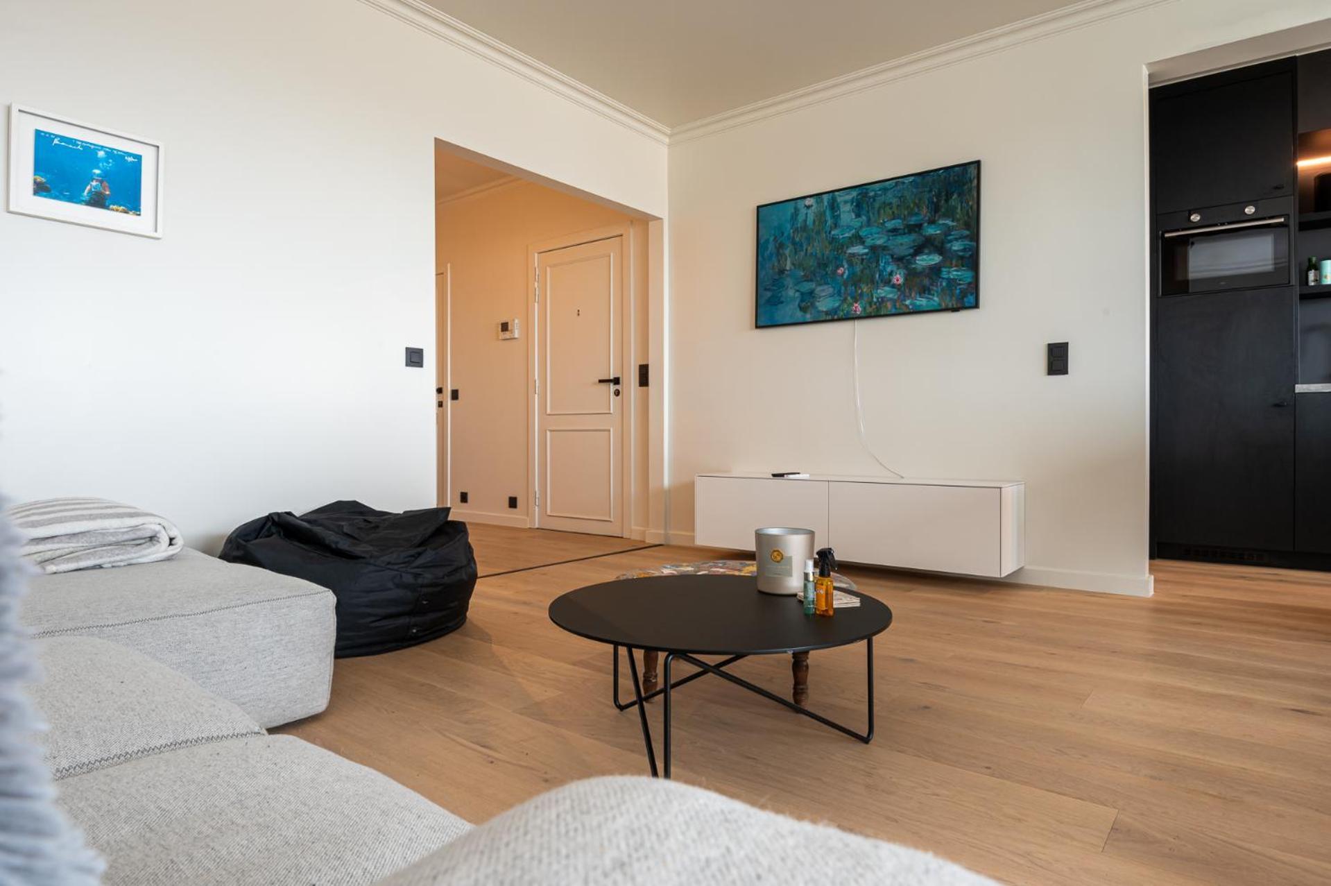 Apartment Stunning Views Over With Garage *